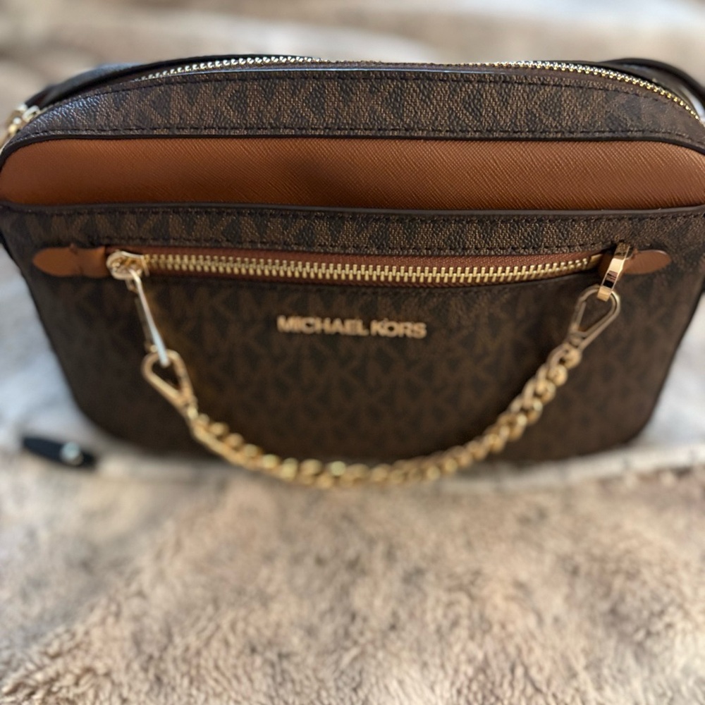 Michael Kors Brown and Tan Shoulder Bag with Gold Chain - Picture 2 of 5